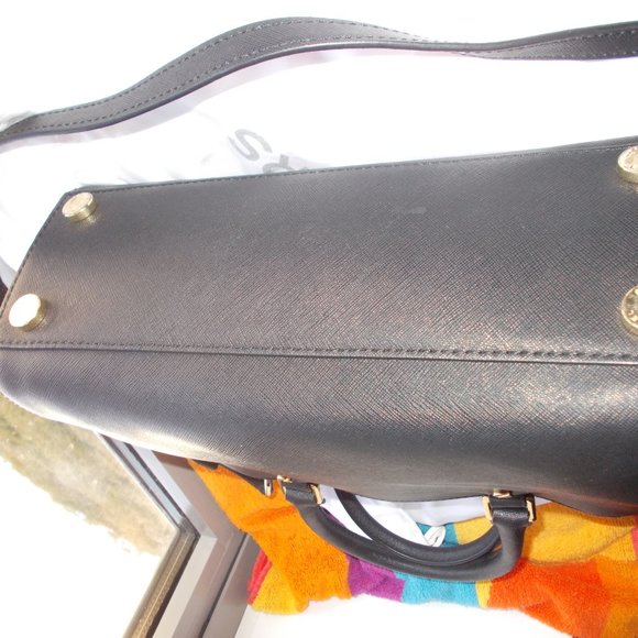 Michael Kors Cynthiana Black Saffiano Leather Hand - Picture 8 of 13